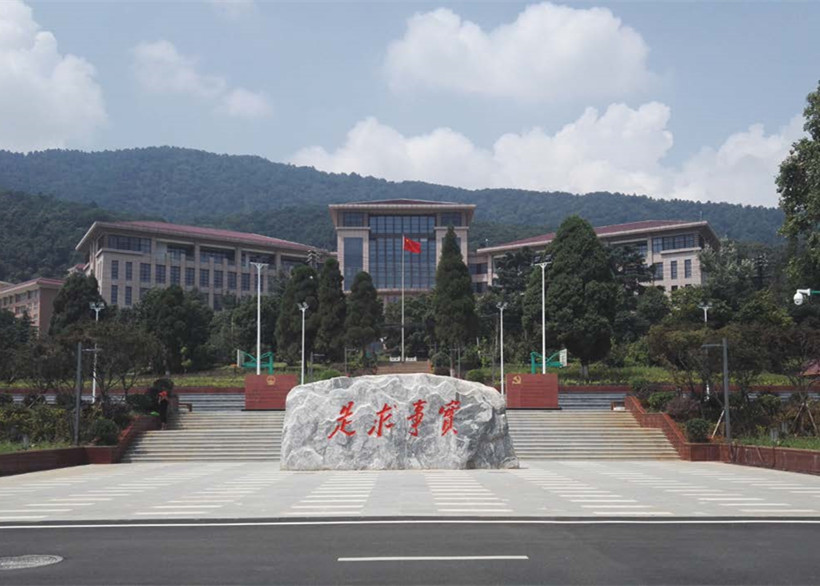 云南省委党校校前区广场